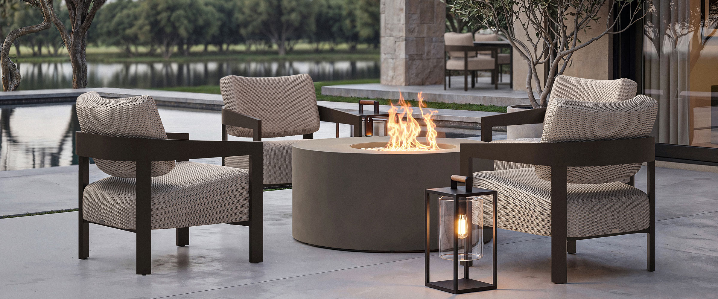 Caro-Chat-Pearl-Cocoa-+-Bellino-Fire-Pit-Concrete